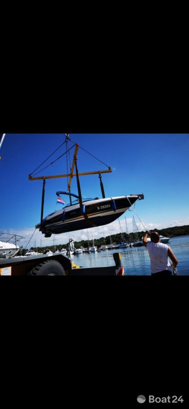 Sea Ray SLX 210