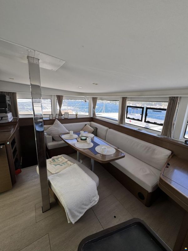 Lagoon 42