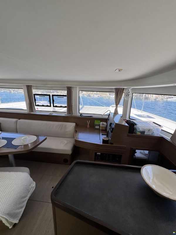 Lagoon 42