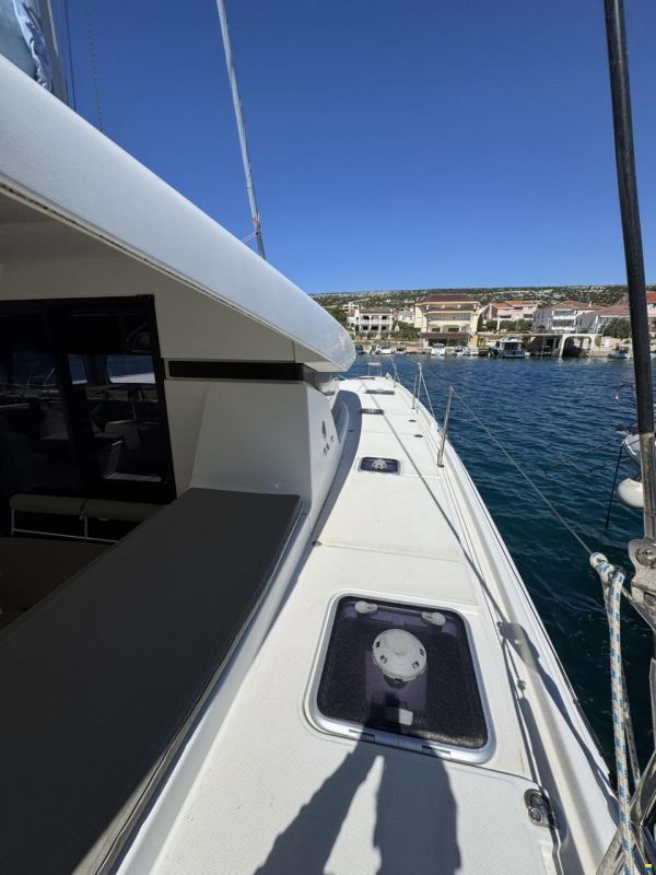 Lagoon 42