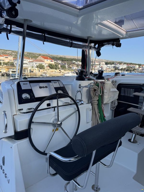 Lagoon 42