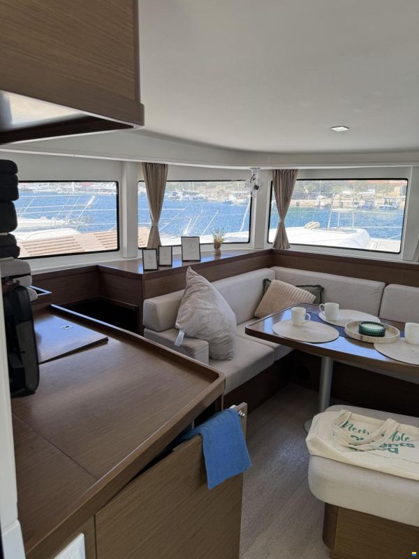 Lagoon 42