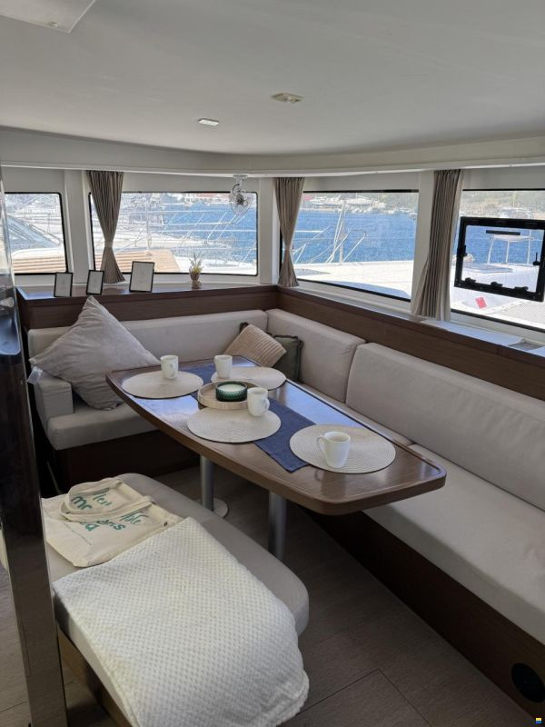 Lagoon 42