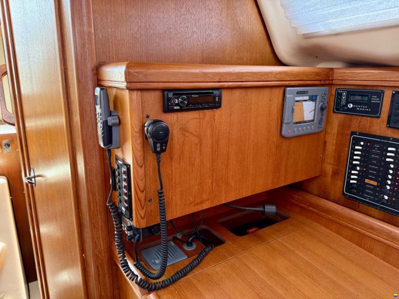 Hunter 356