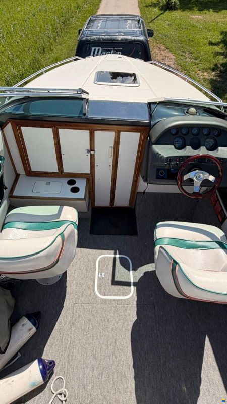 Sea Ray 220 OV