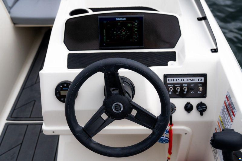 Bayliner M17