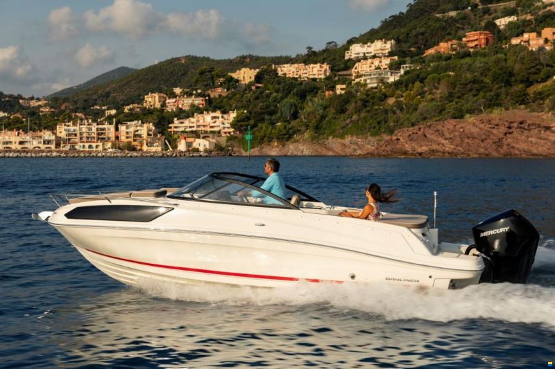 Bayliner VR6 CUDDY OB
