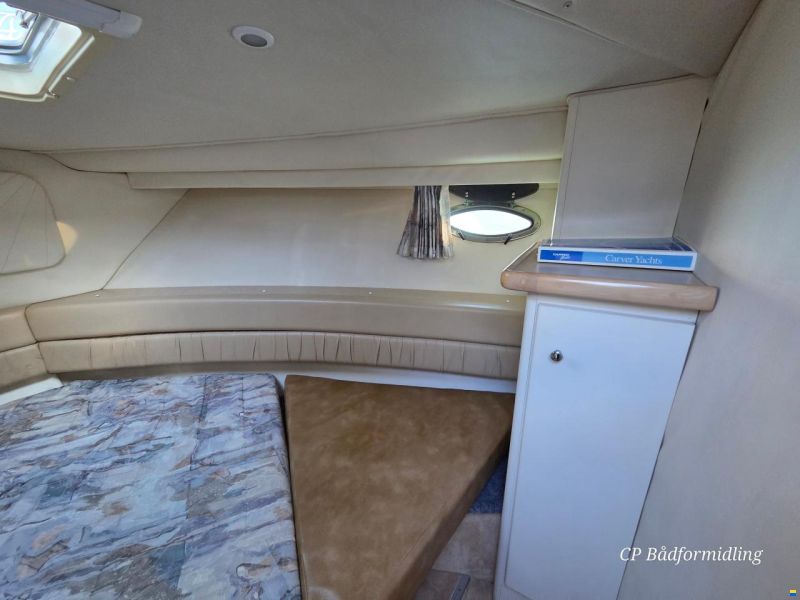 Carver 325 Flybridge Aft Cabin