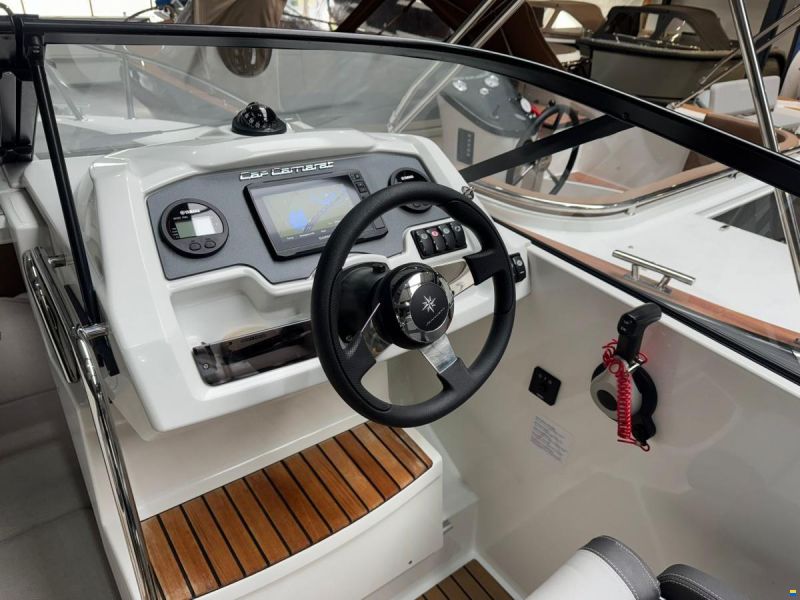 Jeanneau Cap Camarat 6.5 DC Serie 2 met nieuwe mo
