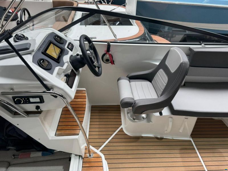Jeanneau Cap Camarat 6.5 DC Serie 2 met nieuwe mo
