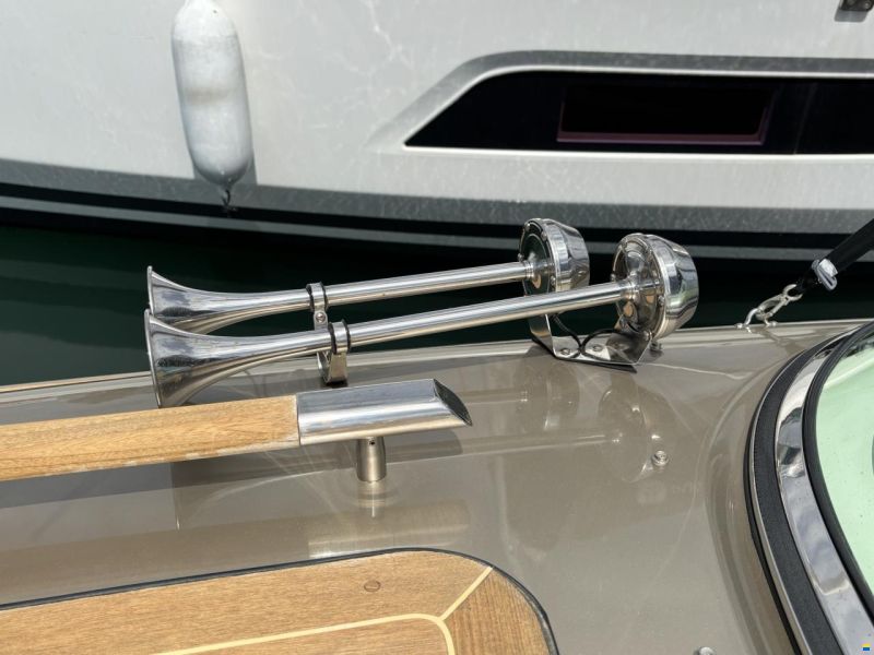 Chris Craft 32 Corsair