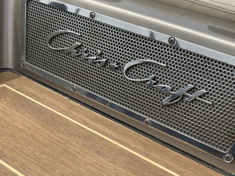 Chris Craft 32 Corsair