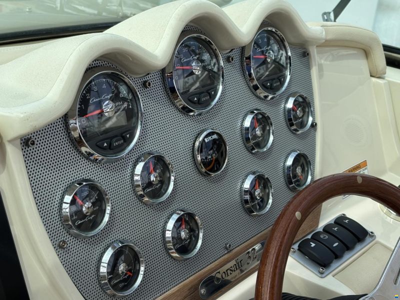 Chris Craft 32 Corsair