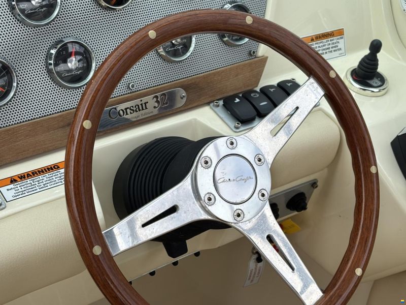 Chris Craft 32 Corsair