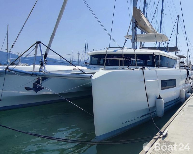 Lagoon 46 Owner's Version