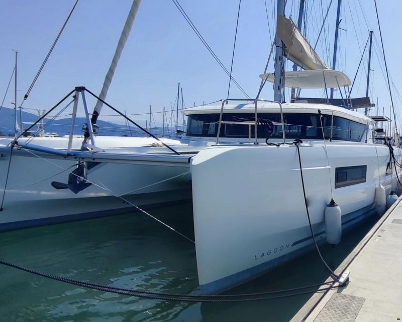 Lagoon 46 Owner's Version