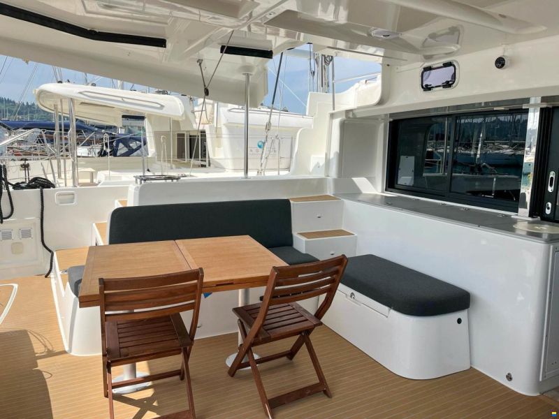 Lagoon 46 Owner's Version