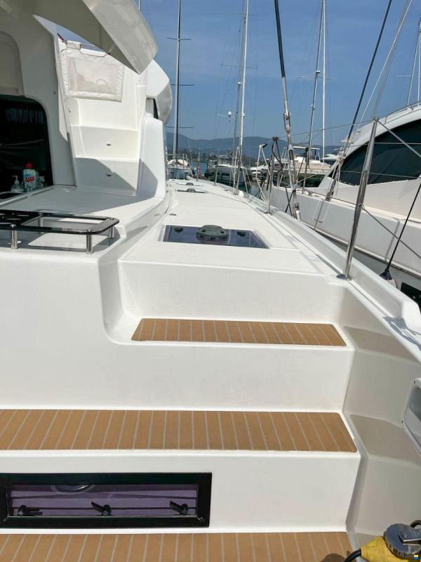 Lagoon 46 Owner's Version