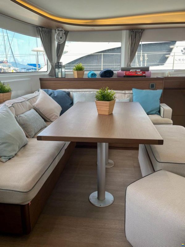 Lagoon 46 Owner's Version