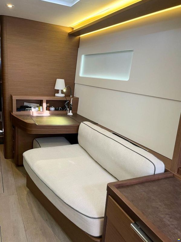 Lagoon 46 Owner's Version