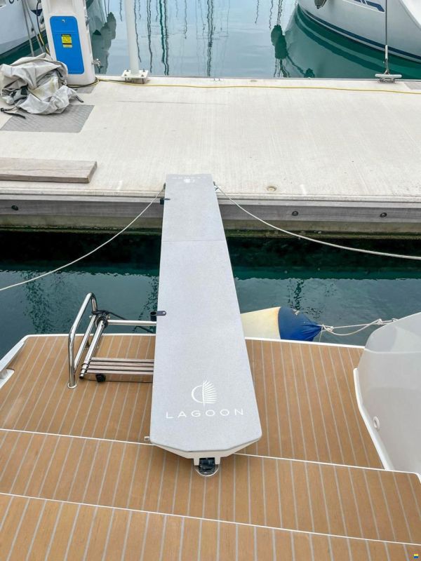 Lagoon 46 Owner's Version