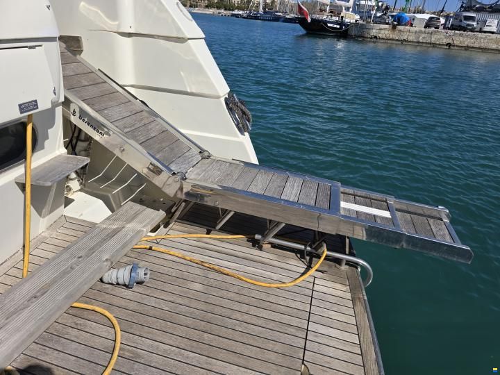 Ferretti 70 Flybridge