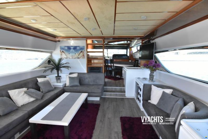 Ferretti 70 Flybridge