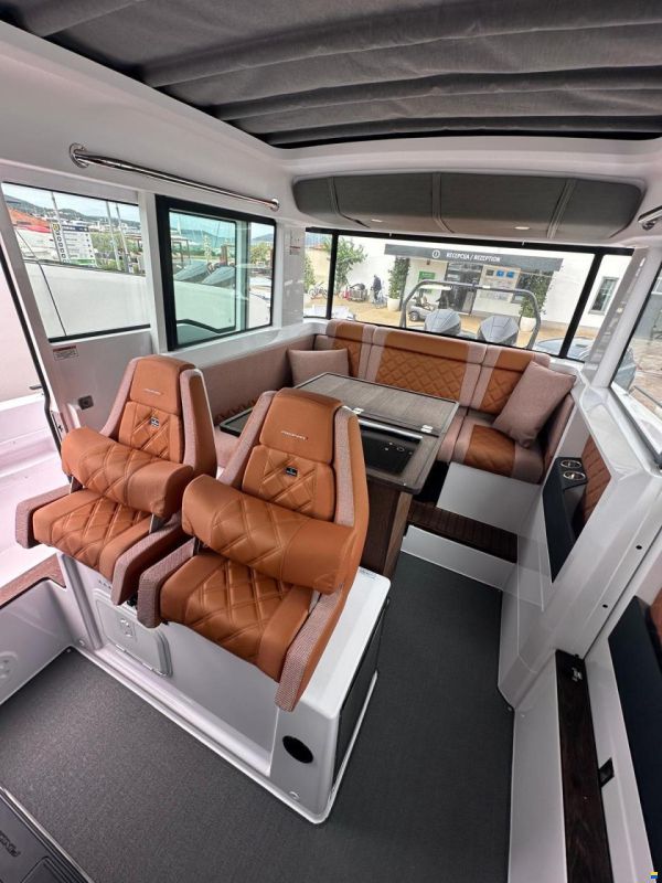 Axopar 37 XC Cross Cabin Brabus