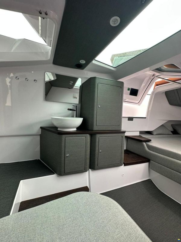 Axopar 37 XC Cross Cabin Brabus