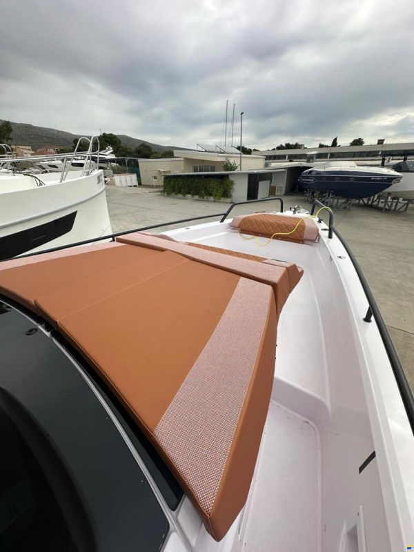 Axopar 37 XC Cross Cabin Brabus