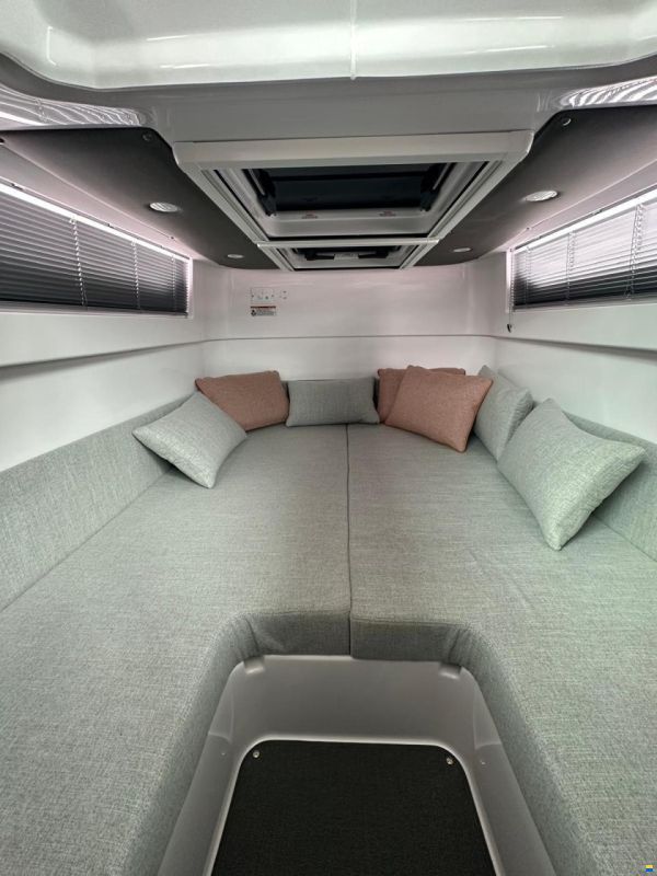 Axopar 37 XC Cross Cabin Brabus