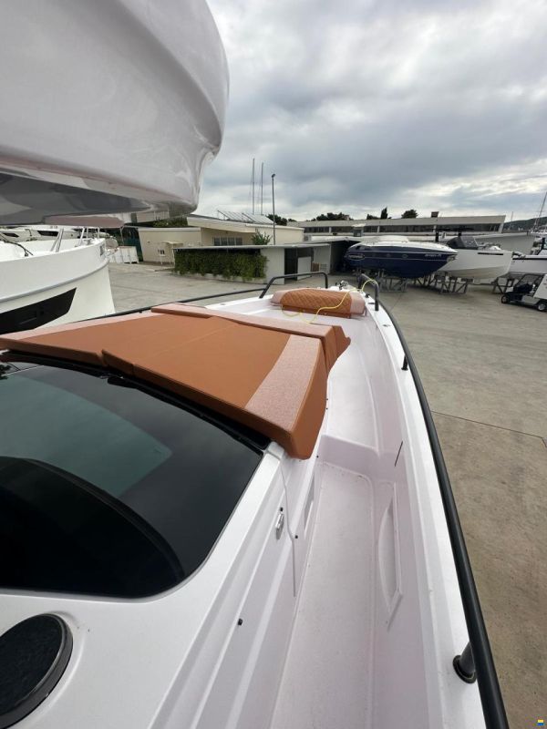 Axopar 37 XC Cross Cabin Brabus