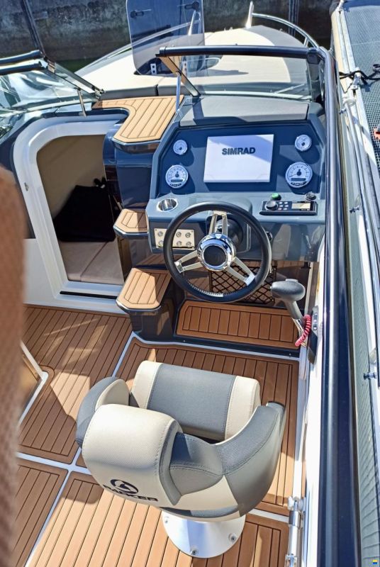 Parker 630 Day Cruiser mit Mercury 100 PS