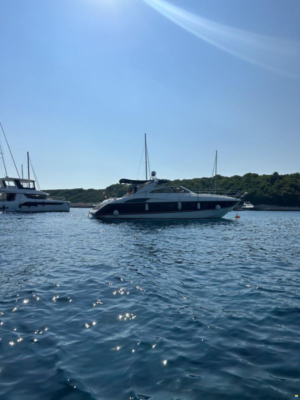 Princess Yachts V50 D12