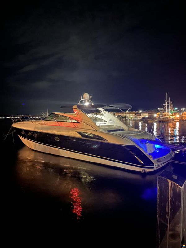 Princess Yachts V50 D12