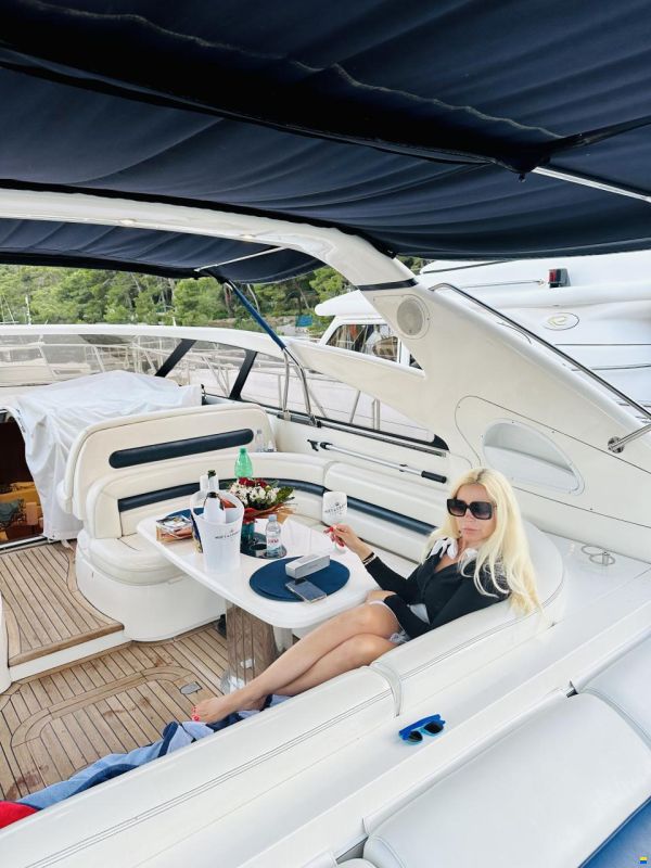 Princess Yachts V50 D12