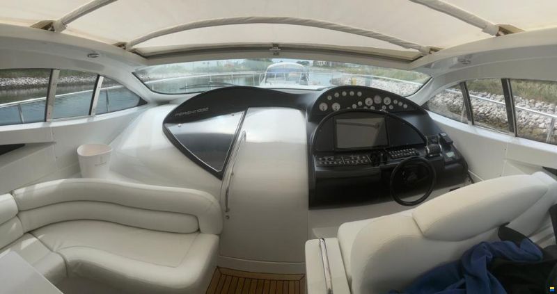 Pershing 52'