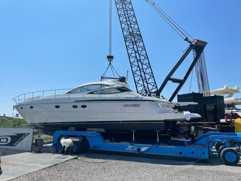 Pershing 52'