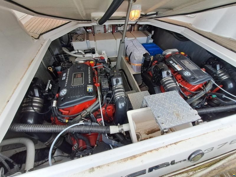 Regal Marine COMMODORE 3760