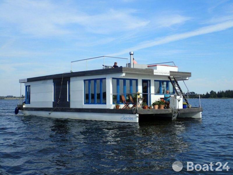 BaltiCat LivingBoat 85