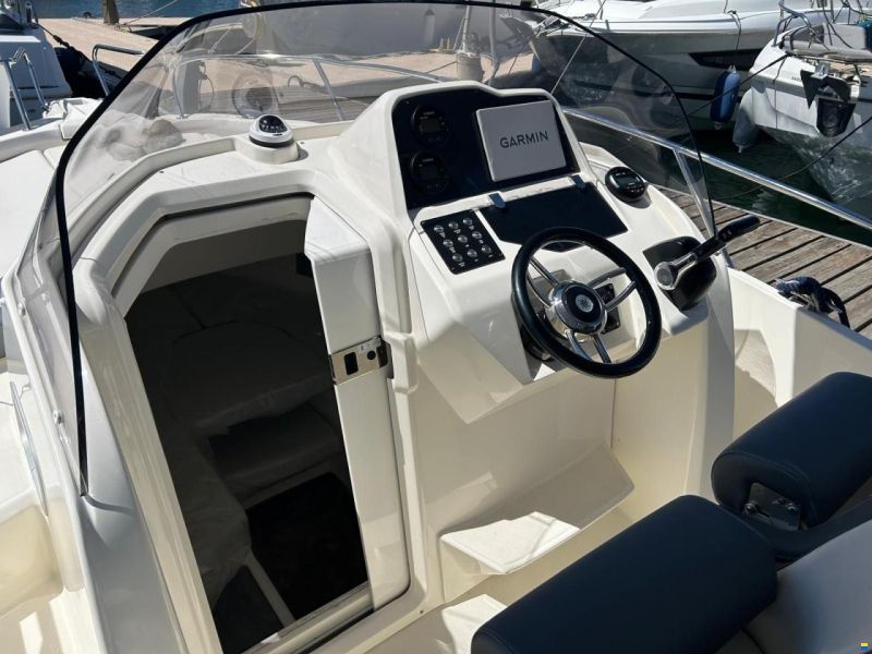White Shark 240 Sport Cabin