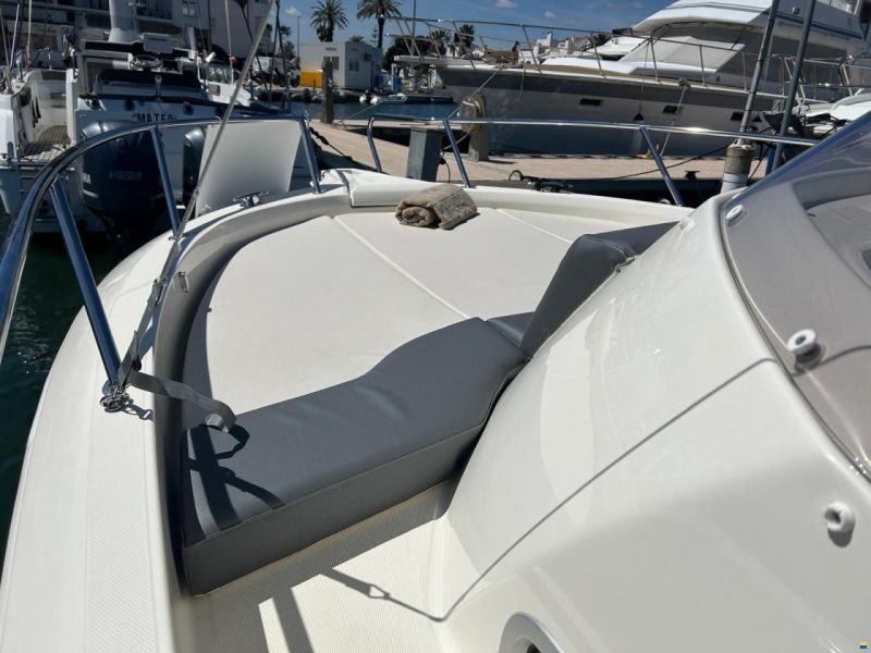 White Shark 240 Sport Cabin