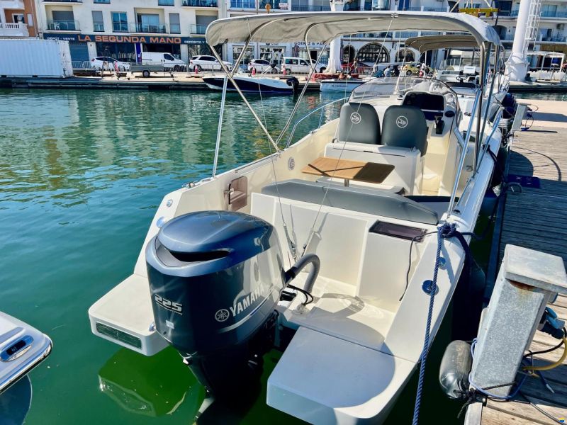 White Shark 240 Sport Cabin