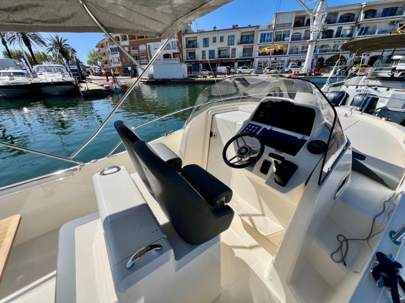 White Shark 240 Sport Cabin