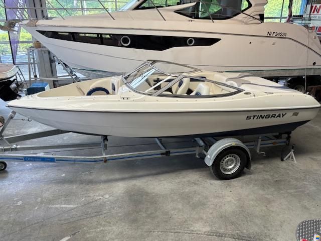 Stingray 180 RX Bowrider, Bj. 2005  Berlin bei Ya