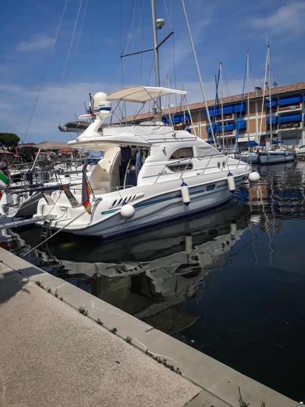 Sealine F33