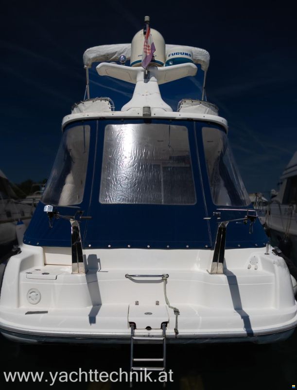 Sealine F33