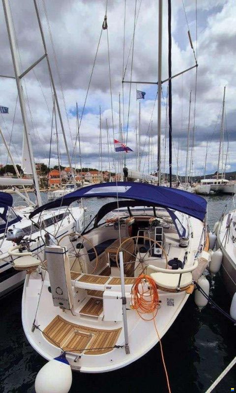 Bavaria 44