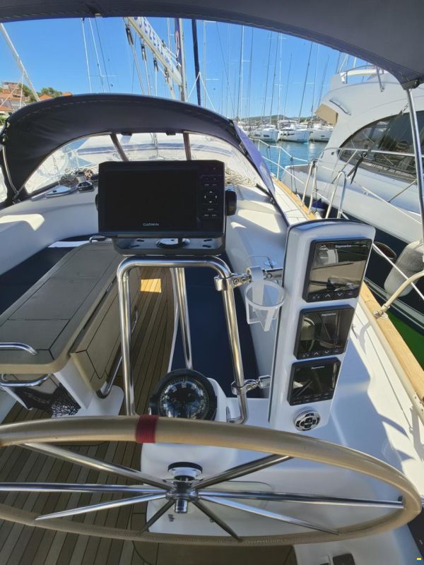 Bavaria 44