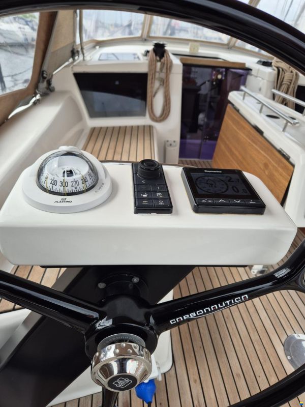 Dufour Grand Large 360